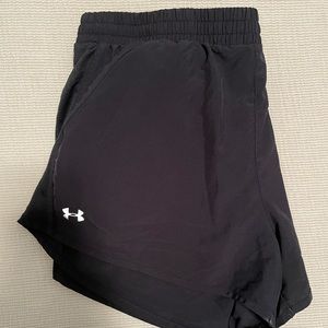 Under Armour Running-shorts with Pockets!